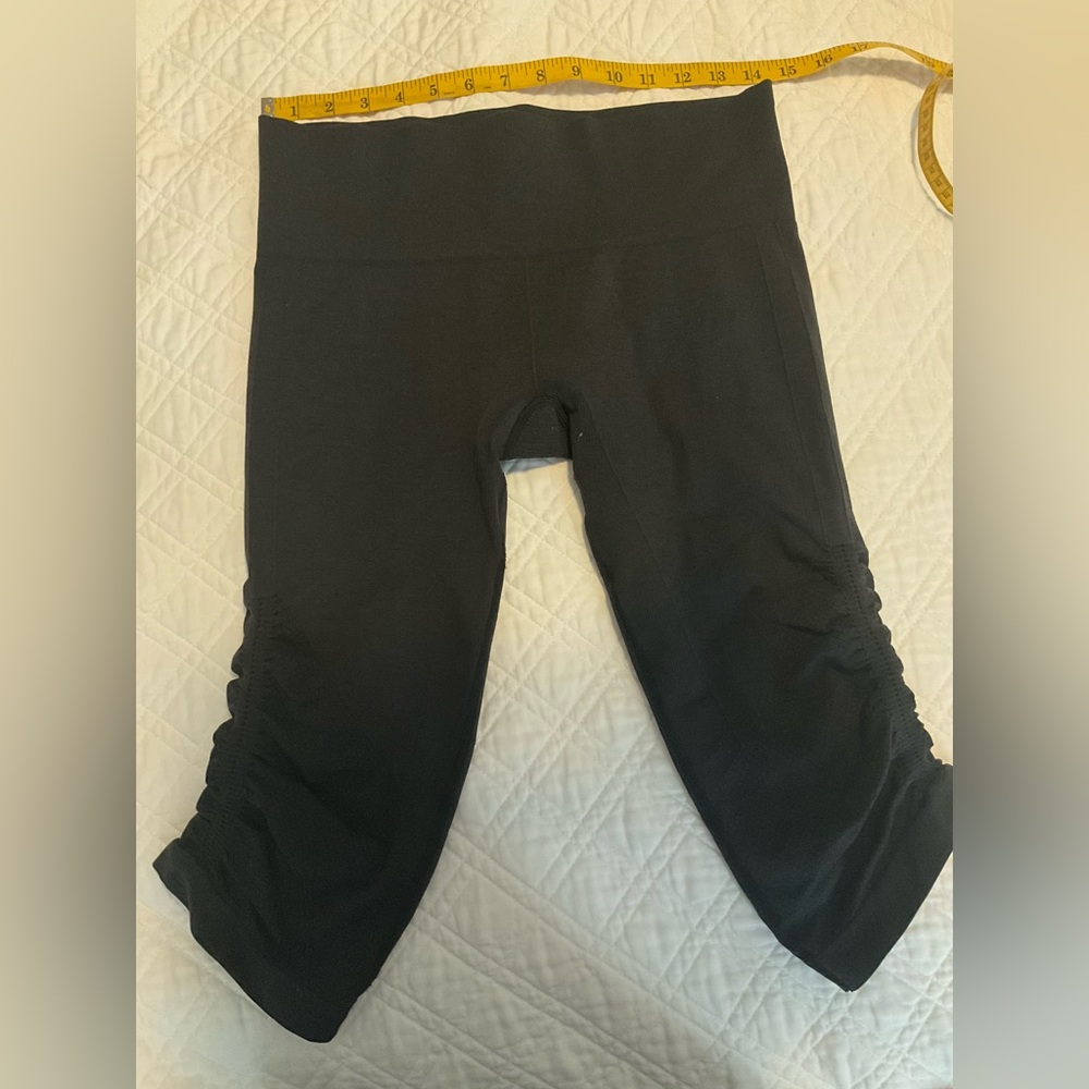 Lululemon women’s legging.  Size 8.